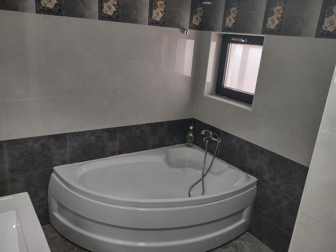 בוקרשט Hotel Ema&Zain מראה חיצוני תמונה